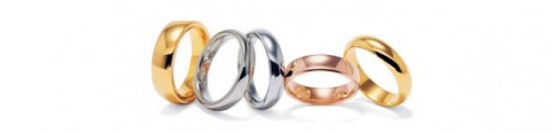 Deze pagina toont trouwringen die uit twee in elkaar gesmede ringen met contrasterende goudkleuren bestaan
