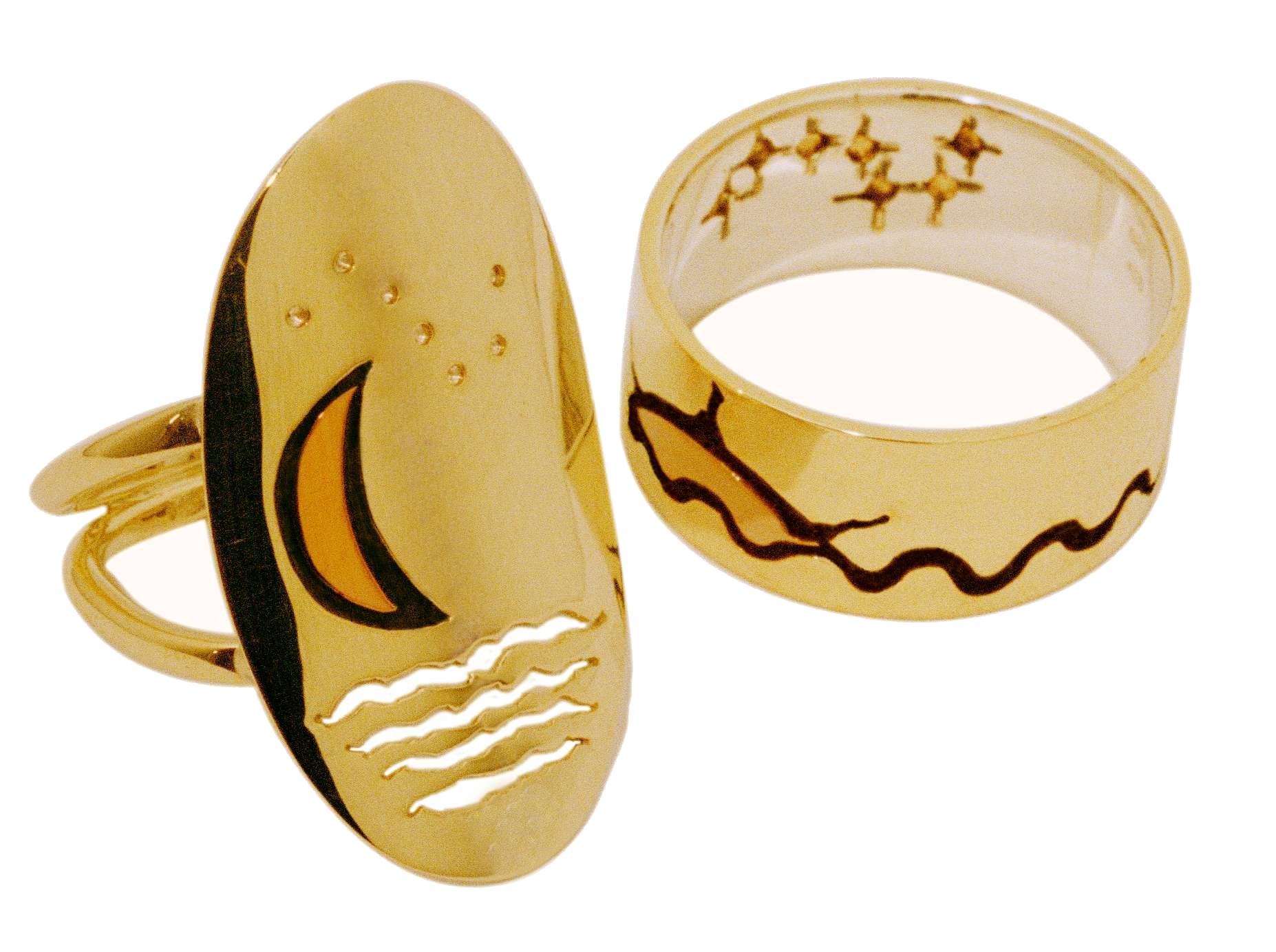 Edelsmid Zhaawano smeedde deze unieke ringenset 'De Wonderbaarlijke geschiedenis Van De Vissermarterster' uit geelgoud, roodgoud en zilver