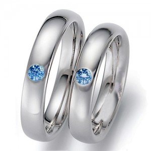 'Blue Moon' trouwringen van palladium en blauwe diamant
