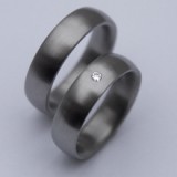 Grade2 titanium trouwringen met diamant